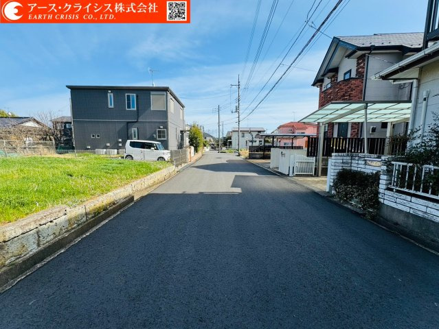 【前面道路含む現地写真】 | 牛久市さくら台3丁目 | ゆとりある前面道路は駐車の苦手な方でも落ち着いて駐車することができるのも嬉しいポイントですね♪