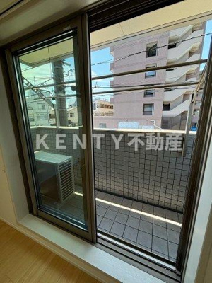 【バルコニー】 | スカイハイム仲六郷 | 開放的で明るい空間を演出してくれるバルコニーです