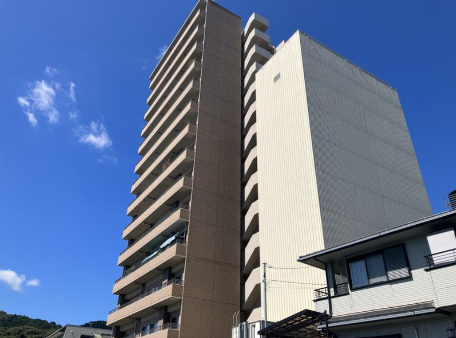 大津市螢谷の店舗事務所の外観