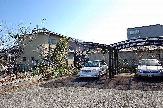 義本一戸建の駐車場|駐車場があるので、車を買う予定の方も安心です