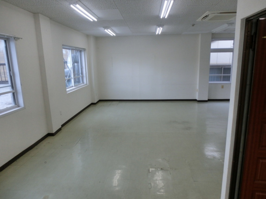 大津市松原町の店舗事務所の内装|室内です