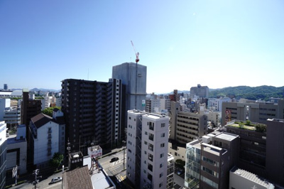 【展望】 | 【上質リノベ】バルミーパーク横川 | 【四季を感じる】
四季の移ろい・爽やかな青空や風を感じられ
自然を愉しめるパノラマビュー。
毎日の暮らしに余裕を感じさせてくれる、
遮る物の無い開放的な眺望を是非、ご堪能ください。