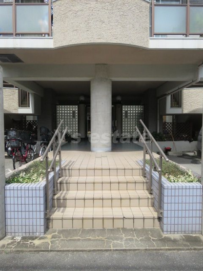 【エントランス】 | DESAPUTRI