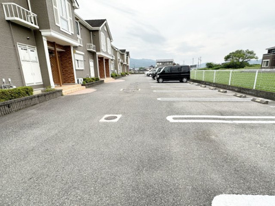 【駐車場】 | ブリッサユウⅡ