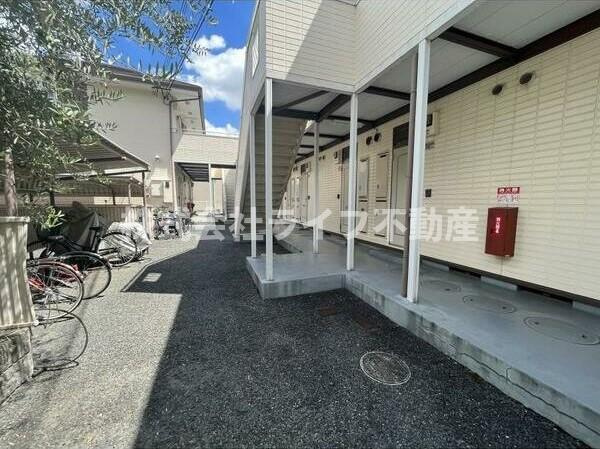 エステートピアナカタB棟のエントランス|毎日通るエントランスはこのようになっています