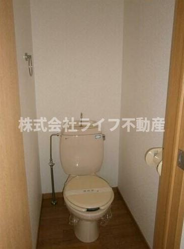 エステートピアナカタB棟のトイレ|ゆったりとした空間のトイレです
