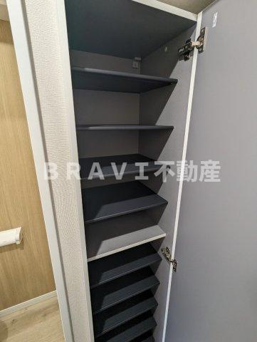 ドゥエリング緑橋 BRAVI不動産の玄関|【ドゥエリング緑橋】シューズボックス