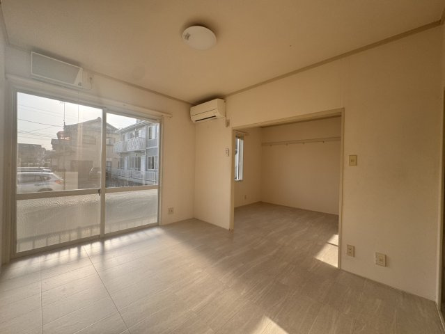 エステ東田の洋室