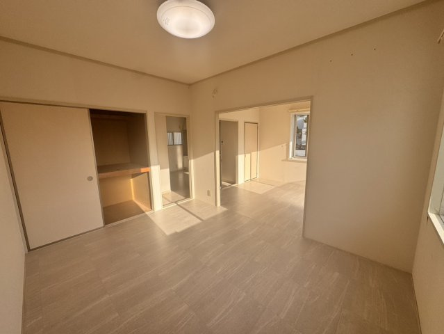 エステ東田の洋室