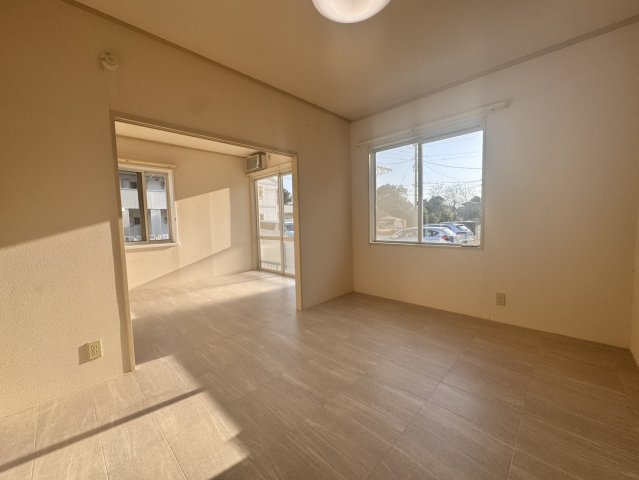 エステ東田の洋室