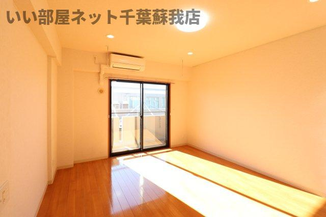 Biz STAY 千葉・蘇我の寝室|開放的な寝室です