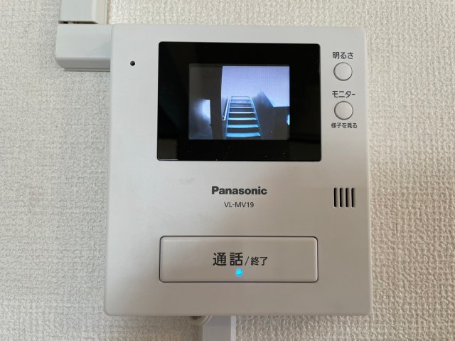 メゾン千代田のセキュリティ|モニター付きインターホンは、来客の際に来訪者のお顔を確認できるので安心です！
