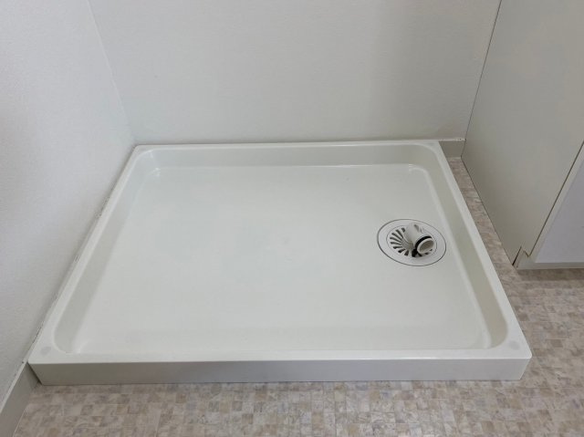 三旺マンション本山のランドリースペース|防水パン付き洗濯機置場