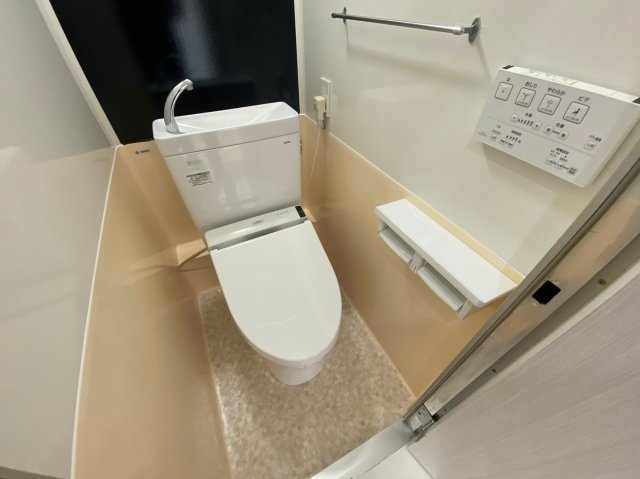 三旺マンション本山のトイレ|清潔感溢れるトイレ。落ち着いた空間で安らぎの空間をお過ごしいただけます。

