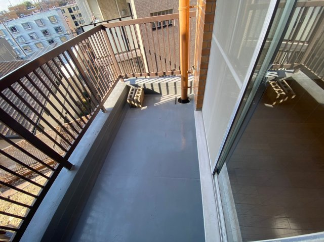 三旺マンション本山のバルコニー|暖かな日差しのふりそそぐバルコニー