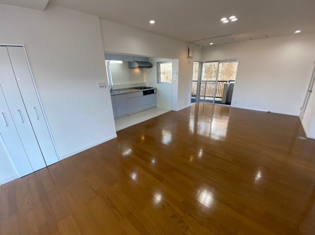 三旺マンション本山の居間・リビング|こちらのリビングで趣味の時間をお楽しみください