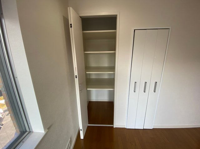 三旺マンション本山の収納|リビング収納。食料品から日用品まで沢山収納できます！まとめ買いもしやすく家計も助かります♪