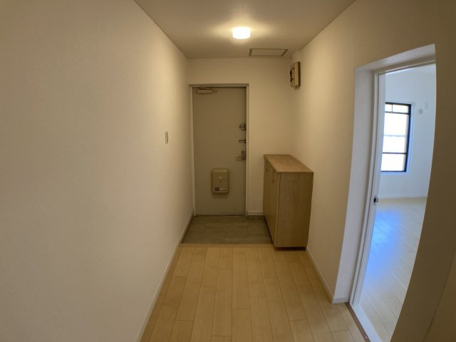 三旺マンション第三東山の玄関|清潔感のある明るい玄関です♪