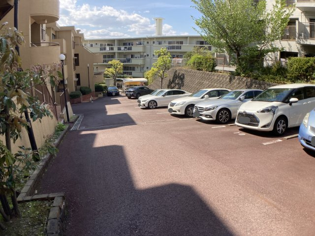 三旺マンション第三東山の駐車場|敷地内の駐車場です。