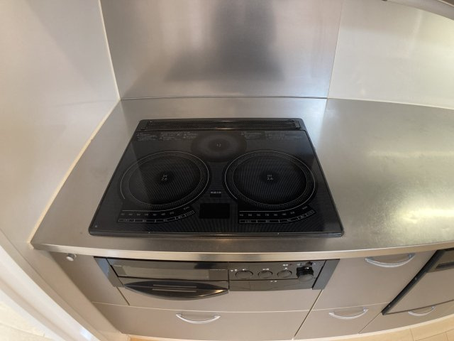 三旺マンション第三東山の設備|IHのビルドインコンロです！
お掃除がしやすいのが特徴です！！