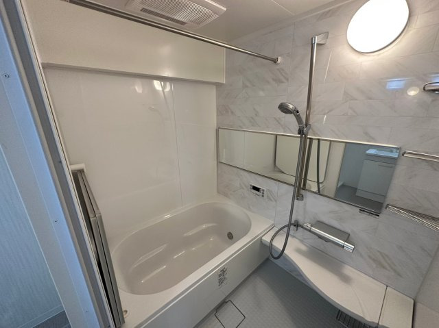 藤和シティコープ平和が丘の浴室|落ち着きのある雰囲気を演出したバスルーム♪毎日の疲れを癒すバスタイムをお楽しみ下さい。