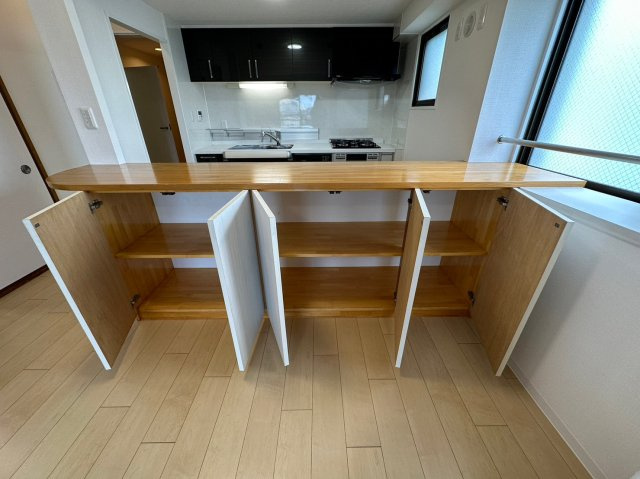 藤和シティコープ平和が丘の収納|カウンターの下には大容量の収納スペース！