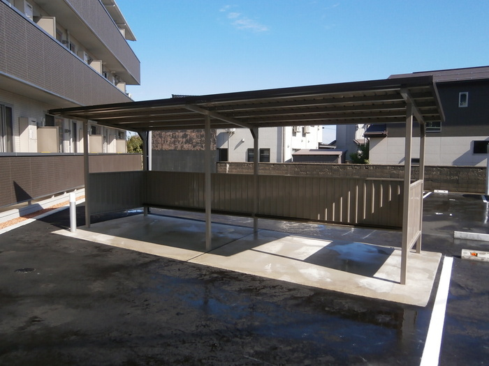 アクシア西本町の駐車場
