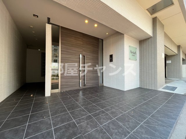 ArtizA東別院のエントランス