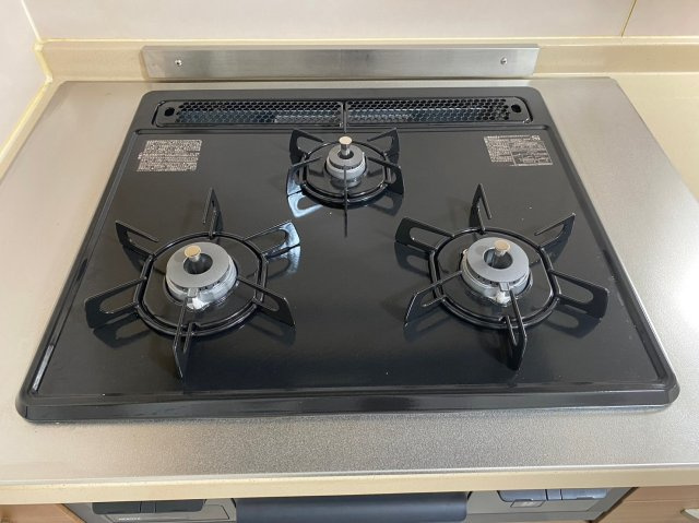 ユニーブルマンション本郷台のキッチン|人気の3口コンロのグリル付きキッチンです♪