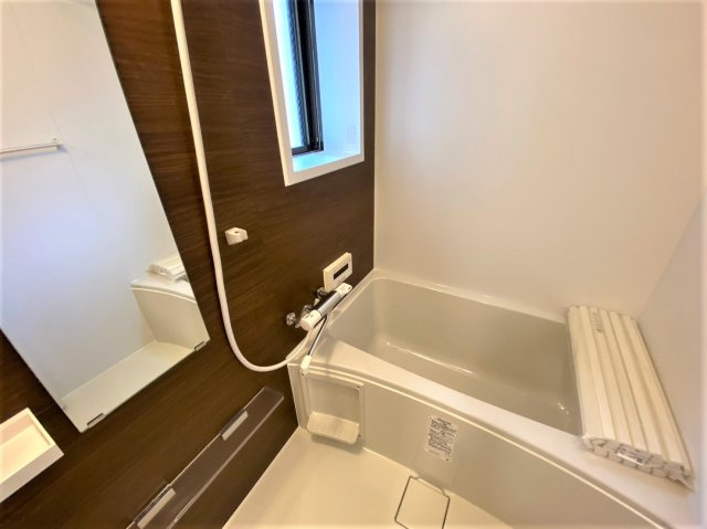 ユニーブルマンション本郷台の浴室|落ち着きのある雰囲気を演出したバスルーム♪毎日の疲れを癒すバスタイムをお楽しみ下さい。