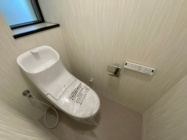 ユニーブルマンション本郷台のトイレ|トイレには快適な温水洗浄便座付き