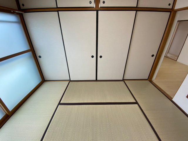 ユニーブルマンション本郷台の和室|和室の押入れは来客布団など収納できます