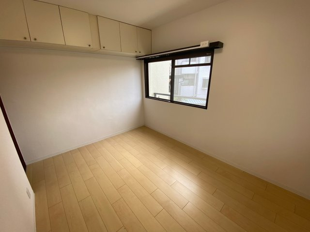 ユニーブルマンション本郷台の寝室|ゆったりした洋室です