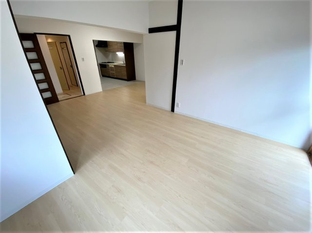 ユニーブルマンション本郷台の居間・リビング|使い勝手を考えた開放感のあるLDK