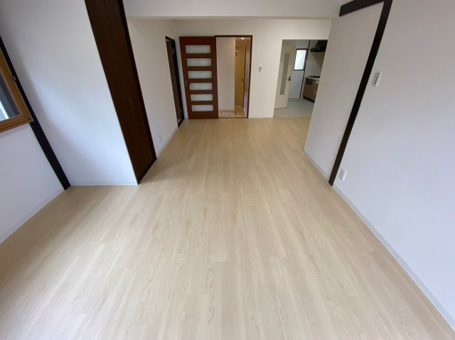 ユニーブルマンション本郷台の居間・リビング|こちらのリビングで趣味の時間をお楽しみください