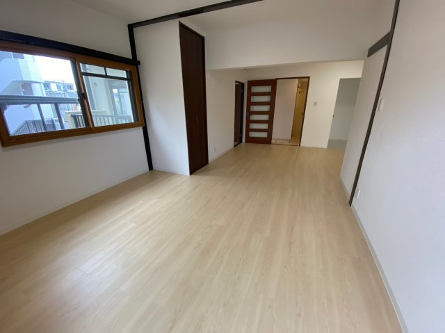 ユニーブルマンション本郷台の居間・リビング|ゆったりとしたリビングです