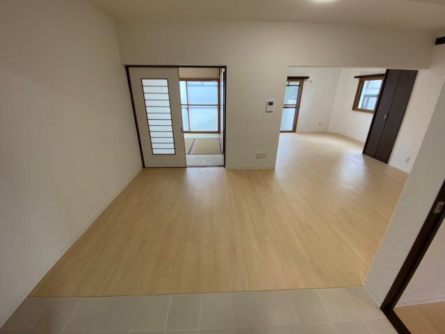 ユニーブルマンション本郷台の居間・リビング|明るい雰囲気が心地よいリビング♪採光良好です！