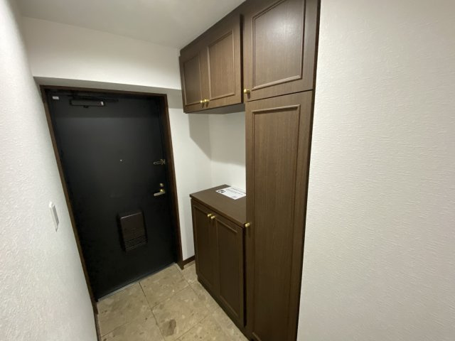 パラローク香流の玄関|明るく広い玄関には収納力に優れたシューズボックス！靴をスッキリと
整頓することができます。
