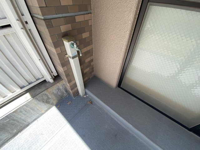 パラローク香流のバルコニー|お庭には水やりに最適な水道付きです！