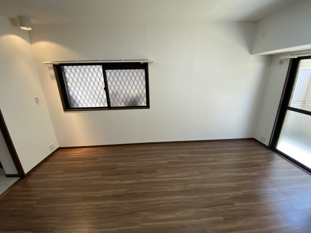 パラローク香流の洋室|明るくにぎやかな家族にふさわしい、日差しあふれるLDK♪