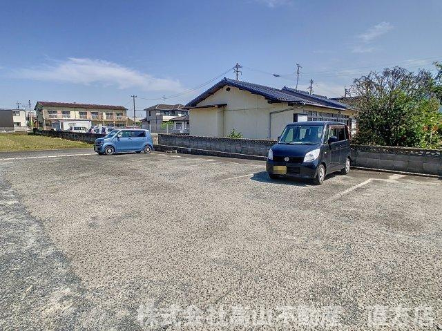 サンスカイコーポの駐車場