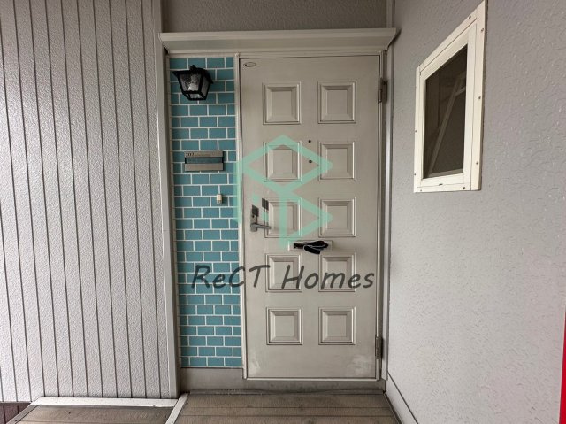 姫路市飾磨区中島のハイツの玄関