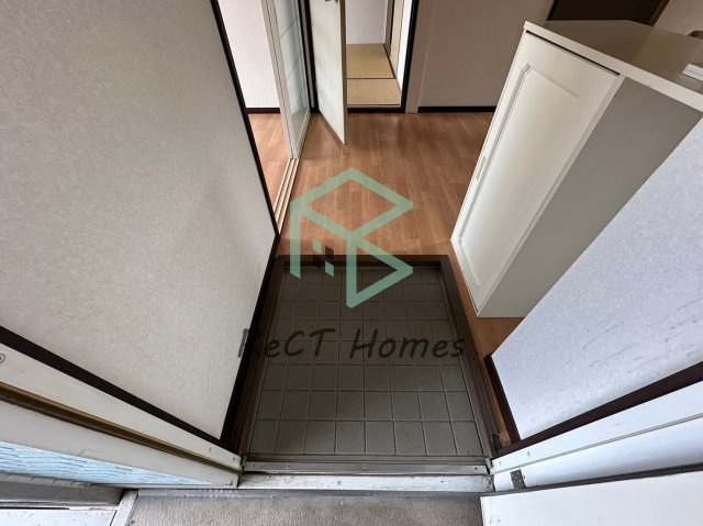 姫路市飾磨区中島のハイツの玄関