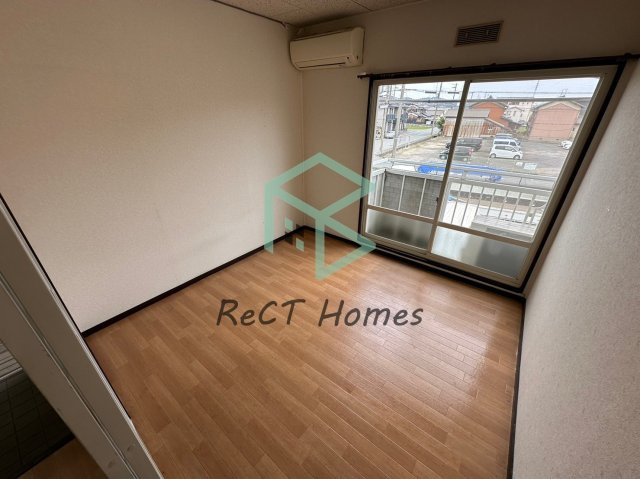 姫路市飾磨区中島のハイツの洋室