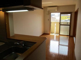 【居間・リビング】 | ※同マンション別室の参考写真です