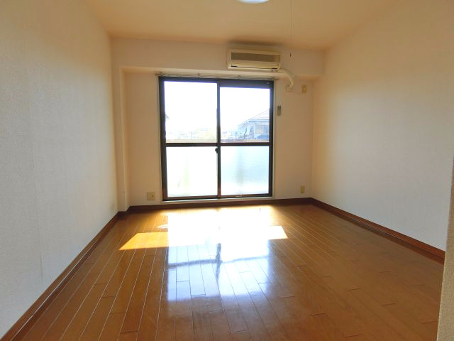 エクセル北浦の居間・リビング|同物件別部屋