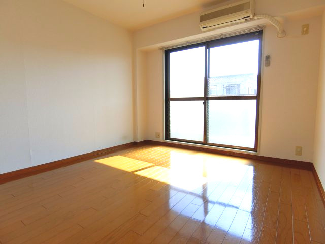 エクセル北浦の居間・リビング|同物件別部屋