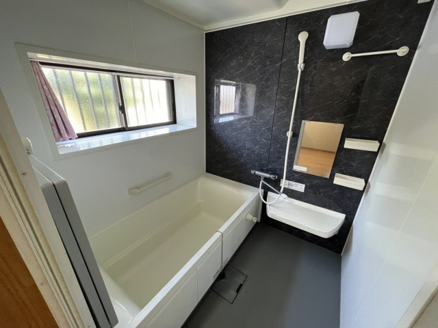 鏡町貝洲戸建ての浴室