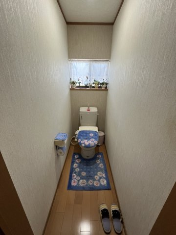 鏡町貝洲戸建てのトイレ