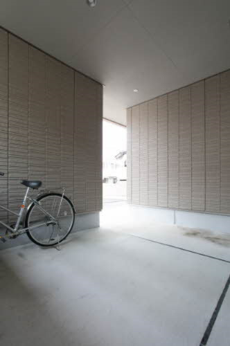京町エンジェルのその他共用部分|インナータイプの駐輪場です。